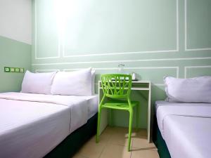 Postel nebo postele na pokoji v ubytování Seeds Hotel Bukit Bintang
