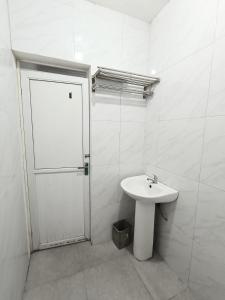 Koupelna v ubytování YUTAKA INN Suhat Permata Jingga
