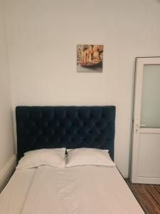 Кровать или кровати в номере Corina House +20 фотографий