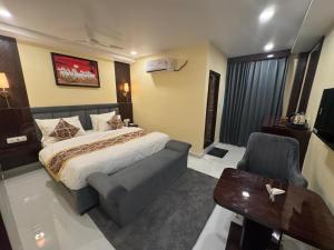 Imagen de la galería de Food Plaza Hotel Shreyash Inn, en Naugachia