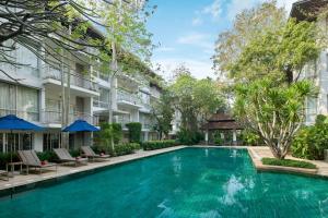 Bazén v ubytování The Park Nine Hotel Srinakarin nebo v jeho okolí