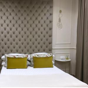 A bed or beds in a room at Nouvelle Maison Rome Luxury Palace
