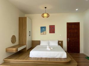 Postel nebo postele na pokoji v ubytování Wonder House Dalat