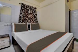 Ένα ή περισσότερα κρεβάτια σε δωμάτιο στο Hotel O Konark Inn
