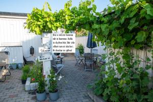 Aed väljaspool majutusasutust Guest House Tullgatan 24