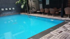 Bazén v ubytování Inventree Hotel,Bangalore nebo v jeho okolí