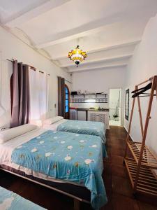 A bed or beds in a room at El Beaterio Apartments