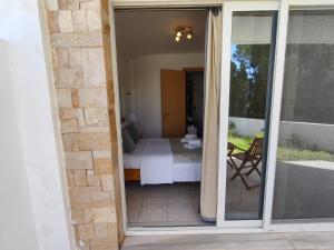 Postel nebo postele na pokoji v ubytování Grapevines Villas Makrygialos