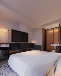 TV a/nebo společenská místnost v ubytování The Signature Hotel Saigon