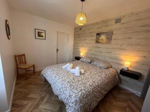 a bedroom with a bed with candles on it at Maison de vacances avec terrasse - 6 personnes in Montagny-lès-Beaune