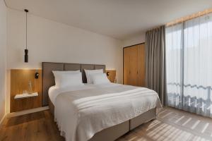 Postel nebo postele na pokoji v ubytování Jerusalem Gardens Hotel
