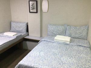 Katil atau katil-katil dalam bilik di Ajit guest house