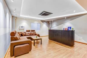 Posezení v ubytování UPAR Hotels Nungambakkam Nearby US Consulate Apollo hospital Sankara Nethralaya