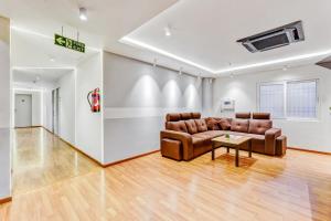 Posezení v ubytování UPAR Hotels Nungambakkam Nearby US Consulate Apollo hospital Sankara Nethralaya