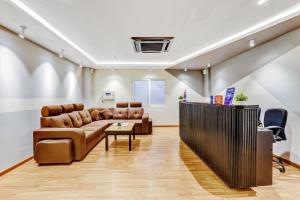 Posezení v ubytování UPAR Hotels Nungambakkam Nearby US Consulate Apollo hospital Sankara Nethralaya