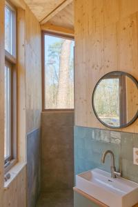 Koupelna v ubytování Tiny House Twente