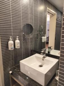 Koupelna v ubytování Inventree Hotel,Bangalore
