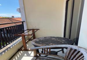 Μπαλκόνι ή βεράντα στο Hotel Near Beach Ayu inn Kuta