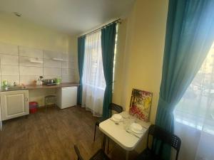 Kuchyňa alebo kuchynka v ubytovaní Doba In Ua Studio Irpin Apartments