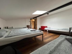 Letto o letti in una camera di Fabrika Doubice & Cifra Gallery