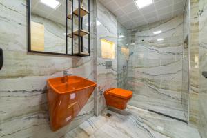 a bathroom with an orange sink and a toilet at Aria Riva Apart Hotel in Alanya