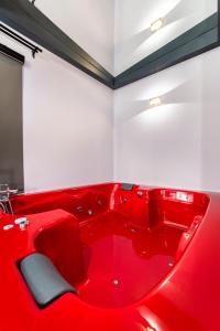 a red bath tub in a room at Aria Riva Apart Hotel in Alanya