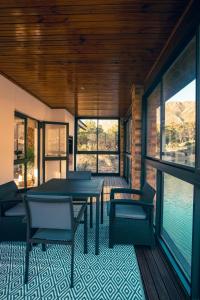 Bazén v ubytování Dam House Cottage nebo v jeho okolí