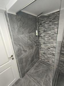 Ένα μπάνιο στο Family&Friends