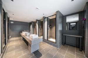 a bathroom with a row of sinks and mirrors at 际庭青年旅舍-马当路地铁站店 in Shanghai