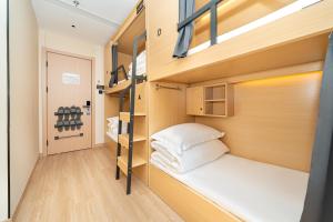 a small room with bunk beds in it at 际庭青年旅舍-马当路地铁站店 in Shanghai