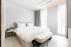Gyeongju city hotel客房内的一张或多张床位