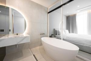 Gyeongju city hotel的一间浴室