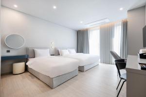 Gyeongju city hotel客房内的一张或多张床位