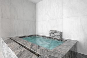 Bazén v ubytování Gyeongju city hotel nebo v jeho okolí