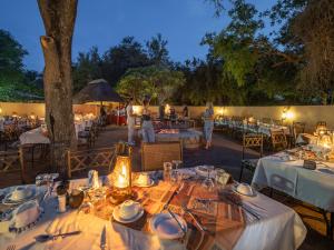 Restaurace v ubytování Nyati Safari Lodge