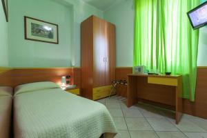 Postel nebo postele na pokoji v ubytování Hotel La Quercia