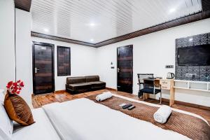 Postel nebo postele na pokoji v ubytování Kings Court Hotel Pitampura