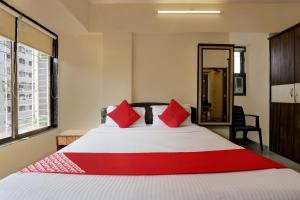 Postel nebo postele na pokoji v ubytování Hotel O Lal Sai Residency