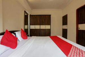 Postel nebo postele na pokoji v ubytování Hotel O Lal Sai Residency