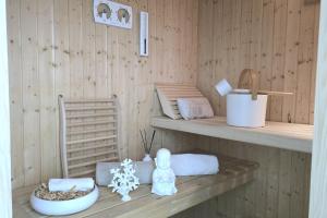 a toy room with wooden walls and wooden shelves at Strandhaus Rügen 243 - Meerblick, Sauna, Kamin & Whirlpool in Baabe