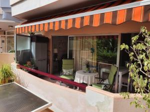 a patio with a table and chairs on a balcony at Jose Carlos in Puerto de la Cruz