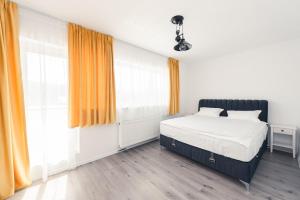 Ένα ή περισσότερα κρεβάτια σε δωμάτιο στο Penthouse Râșnov 80mp, balcon 30mp