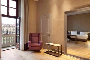 Posedenie v ubytovaní NH Collection Torino Piazza Carlina