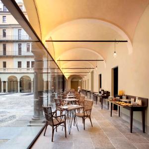 Reštaurácia alebo iné gastronomické zariadenie v ubytovaní NH Collection Torino Piazza Carlina