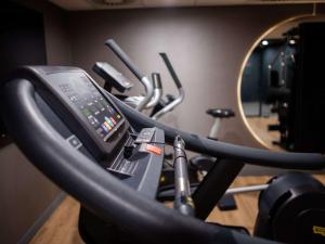 The fitness centre and/or fitness facilities at Mercure Debrecen