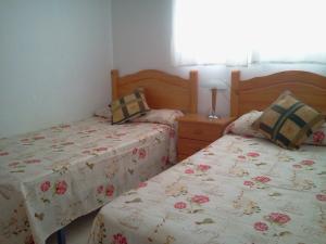 Katil atau katil-katil dalam bilik di Apartamento Oropesa ideal familias
