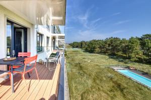 Бассейн в Ferienwohnung Meerlounge 15 im Haus Düne 7 Prora или поблизости