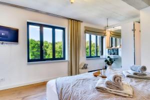 Кровать или кровати в номере Ferienwohnung Meerlounge 15 im Haus Düne 7 Prora +20 фотографий