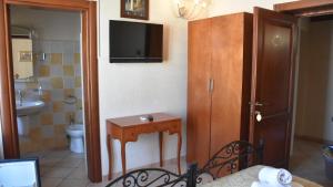 TV a/nebo společenská místnost v ubytování OneWay B & B