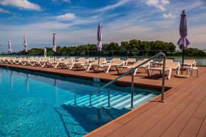 Bazén v ubytovaní Hotel Selena Family Resort alebo v jeho blízkosti
